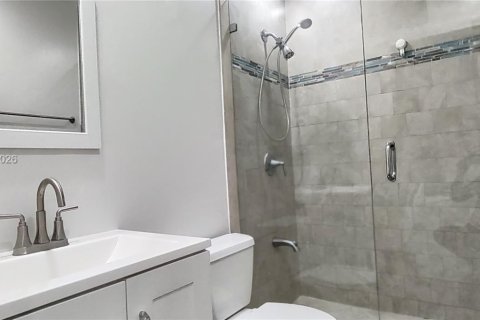 Condo in Miami, Florida, 3 bedrooms  № 2392505 - photo 9