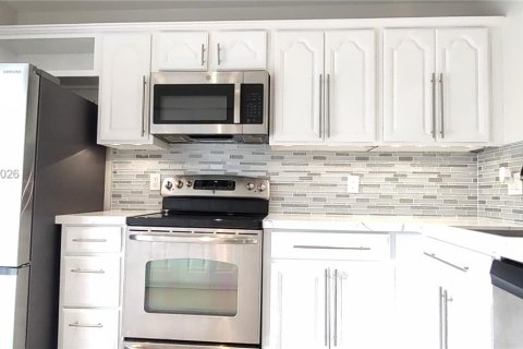 Condo in Miami, Florida, 3 bedrooms  № 2392505 - photo 6