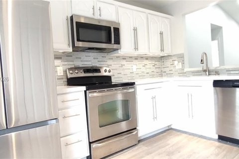 Condo in Miami, Florida, 3 bedrooms  № 2392505 - photo 5