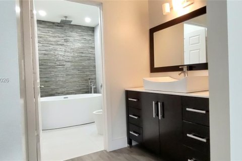 Condo in Miami, Florida, 3 bedrooms  № 2392505 - photo 16