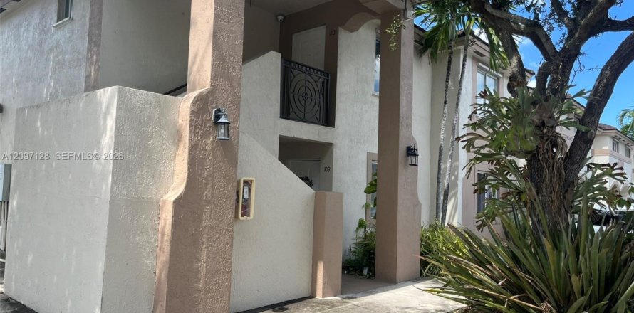 Condo in Miami, Florida, 3 bedrooms  № 2392505