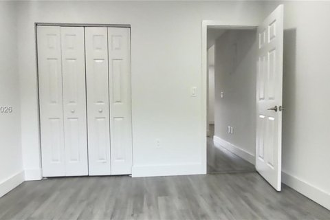 Condo in Miami, Florida, 3 bedrooms  № 2392505 - photo 12