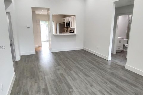 Condo in Miami, Florida, 3 bedrooms  № 2392505 - photo 3
