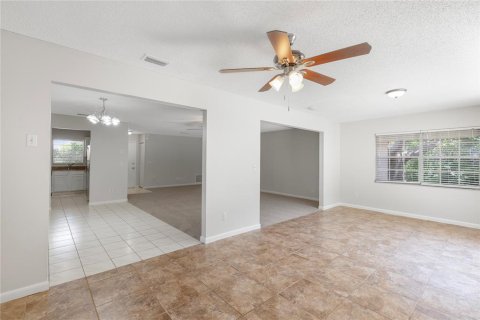 House in Spring Hill, Florida 3 bedrooms, 149.85 sq.m. № 1831644 - photo 10