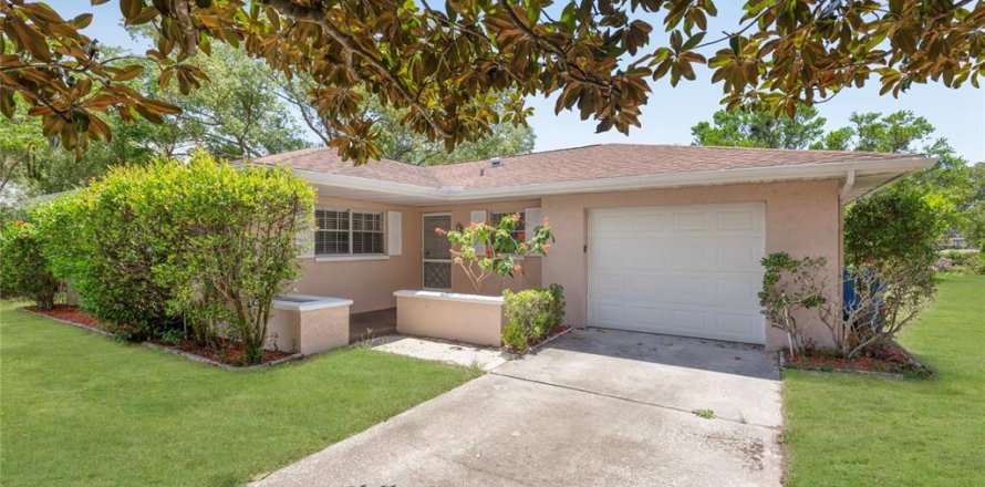 House in Spring Hill, Florida 3 bedrooms, 149.85 sq.m. № 1831644