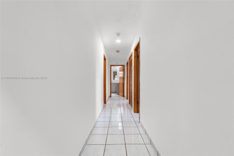 House in Homestead, Florida 3 bedrooms, 197.51 sq.m. № 1819834 - photo 13