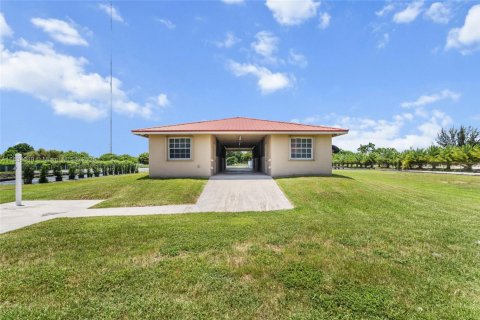 House in Homestead, Florida 3 bedrooms, 197.51 sq.m. № 1819834 - photo 17