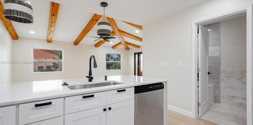 Villa ou maison à Fort Myers, Floride 3 chambres, 108.97 m2 № 1731602