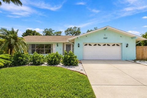 House in Tarpon Springs, Florida 3 bedrooms, 183.2 sq.m. № 2368837