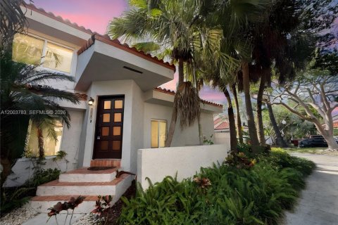 Adosado en Miami, Florida 3 dormitorios, 124.12 m2 № 2069579