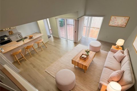 Adosado en alquiler en Miami, Florida, 3 dormitorios, 124.12 m2 № 2069579 - foto 2