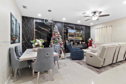 House in Homestead, Florida 4 bedrooms, 174.38 sq.m. № 2010798 - photo 10