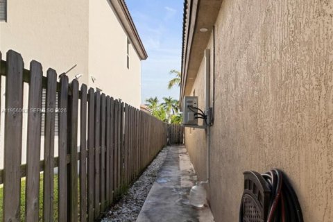 House in Homestead, Florida 4 bedrooms, 174.38 sq.m. № 2010798 - photo 23