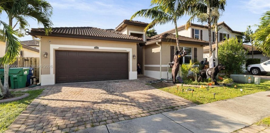 House in Homestead, Florida 4 bedrooms, 174.38 sq.m. № 2010798