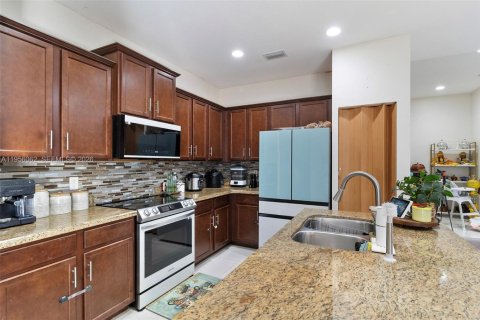 House in Homestead, Florida 4 bedrooms, 174.38 sq.m. № 2010798 - photo 14