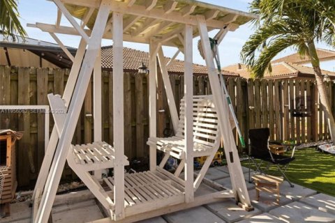 House in Homestead, Florida 4 bedrooms, 174.38 sq.m. № 2010798 - photo 25