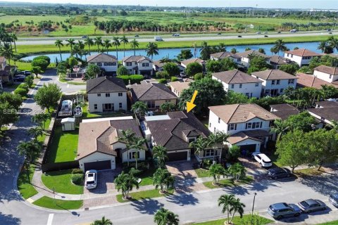 House in Homestead, Florida 4 bedrooms, 174.38 sq.m. № 2010798 - photo 28