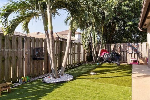 House in Homestead, Florida 4 bedrooms, 174.38 sq.m. № 2010798 - photo 24