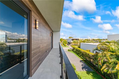 Villa ou maison à louer à Weston, Floride: 5 chambres, 491.73 m2 № 2002076 - photo 17