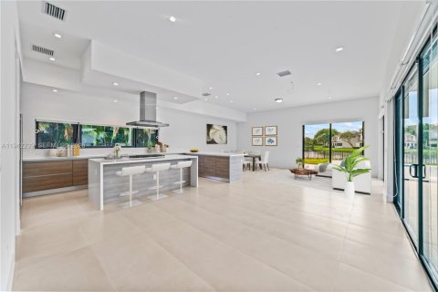 Villa ou maison à louer à Weston, Floride: 5 chambres, 491.73 m2 № 2002076 - photo 4