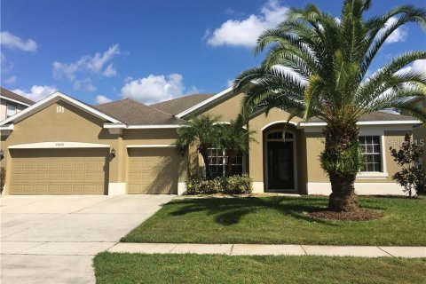 Снять в аренду виллу или дом в Киссимми, Флорида 9 комнат, 257.34м2, № 1918752 - фото 1