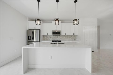 House in Port Charlotte, Florida 4 bedrooms, 151.8 sq.m. № 2157173 - photo 15
