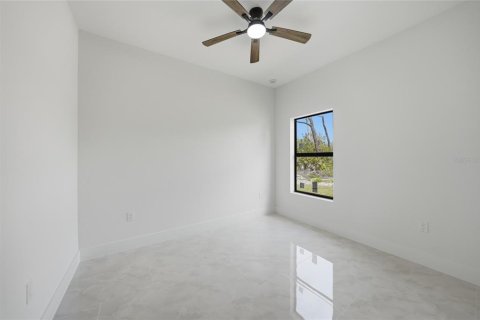 House in Port Charlotte, Florida 4 bedrooms, 151.8 sq.m. № 2157173 - photo 26
