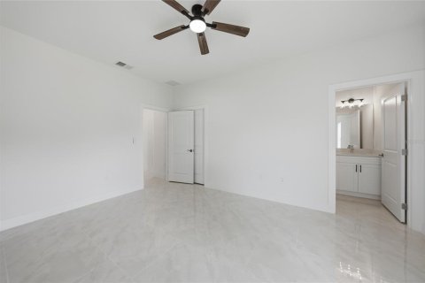 House in Port Charlotte, Florida 4 bedrooms, 151.8 sq.m. № 2157173 - photo 18