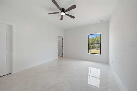 House in Port Charlotte, Florida 4 bedrooms, 151.8 sq.m. № 2157173 - photo 17