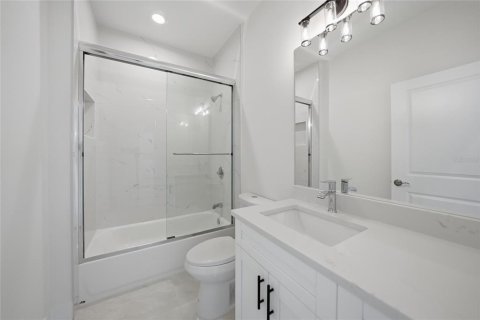 House in Port Charlotte, Florida 4 bedrooms, 151.8 sq.m. № 2157173 - photo 24
