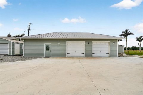 Купить виллу или дом в Аркадия, Флорида 14 комнат, 279.73м2, № 2409986 - фото 8