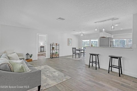 Casa en venta en Titusville, Florida, 4 dormitorios, 189.8 m2 № 2381095 - foto 4