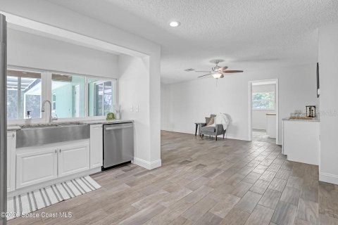 Casa en venta en Titusville, Florida, 4 dormitorios, 189.8 m2 № 2381095 - foto 10