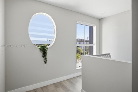 Villa ou maison à vendre à Miami, Floride: 5 chambres, 255.11 m2 № 2027617 - photo 12