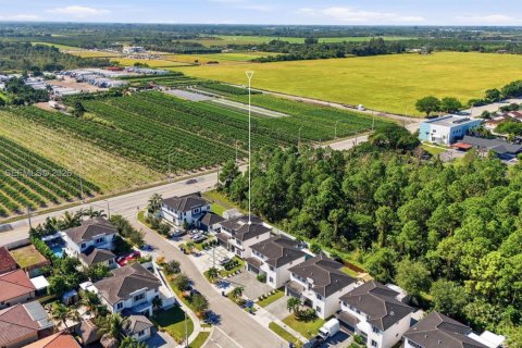 Villa ou maison à vendre à Miami, Floride: 5 chambres, 255.11 m2 № 2027617 - photo 22