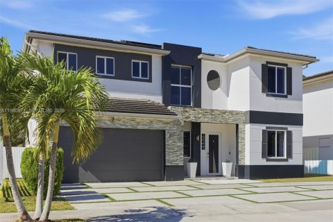 Villa ou maison à vendre à Miami, Floride: 5 chambres, 255.11 m2 № 2027617 - photo 2