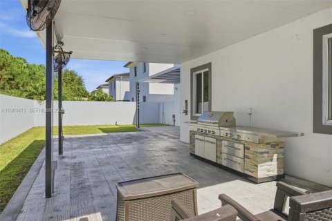 Villa ou maison à vendre à Miami, Floride: 5 chambres, 255.11 m2 № 2027617 - photo 6