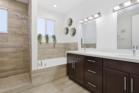 Villa ou maison à vendre à Miami, Floride: 5 chambres, 255.11 m2 № 2027617 - photo 19