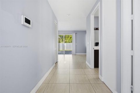 Villa ou maison à vendre à Miami, Floride: 5 chambres, 255.11 m2 № 2027617 - photo 17