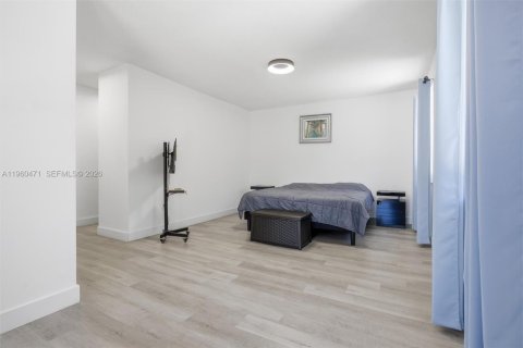 Villa ou maison à vendre à Miami, Floride: 5 chambres, 255.11 m2 № 2027617 - photo 14