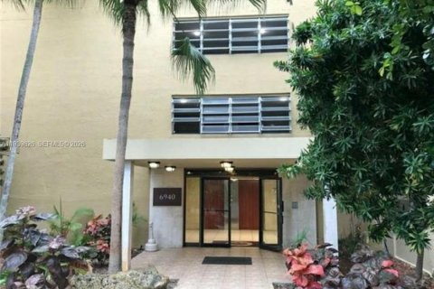 Кондоминиум с 2 спальнями в Хайалиа, Флорида № 2002494