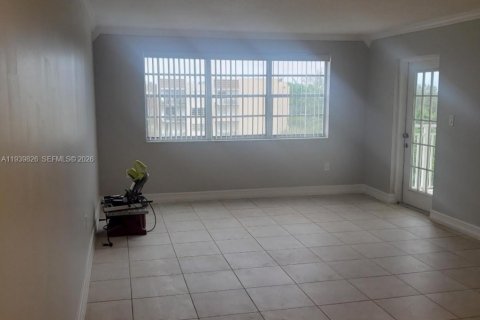 Снять в аренду кондоминиум в Хайалиа, Флорида 2 спальни, 96.15м2, № 2002494 - фото 3