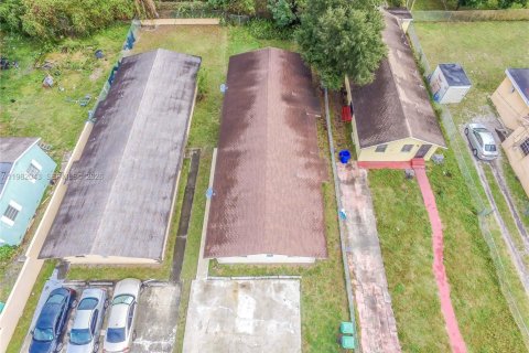 Снять в аренду виллу или дом в Майами, Флорида 2 спальни, 155.7м2, № 2080307 - фото 17