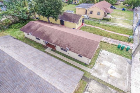 Снять в аренду виллу или дом в Майами, Флорида 2 спальни, 155.7м2, № 2080307 - фото 16