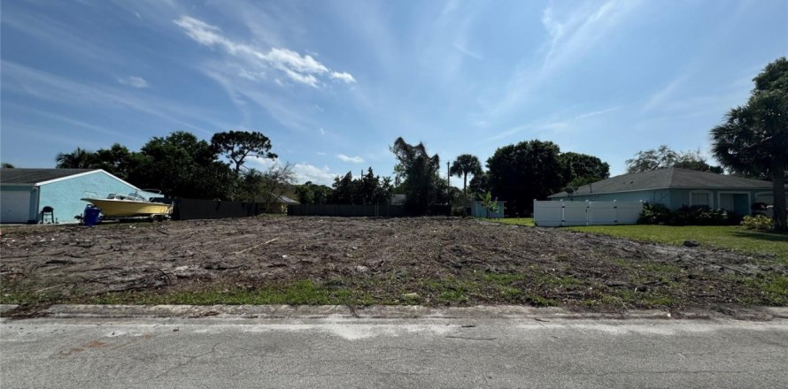 House in Vero Beach, Florida 3 bedrooms, 148.64 sq.m. № 1061149