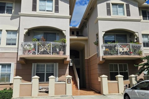 Condo in Miami, Florida, 3 bedrooms  № 1951890 - photo 2