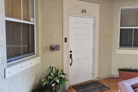 Condo in Miami, Florida, 3 bedrooms  № 1951890 - photo 4