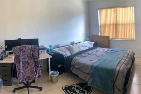 Condo in Miami, Florida, 3 bedrooms  № 1951890 - photo 11