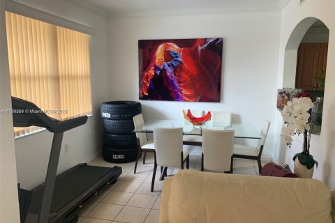 Condo in Miami, Florida, 3 bedrooms  № 1951890 - photo 9