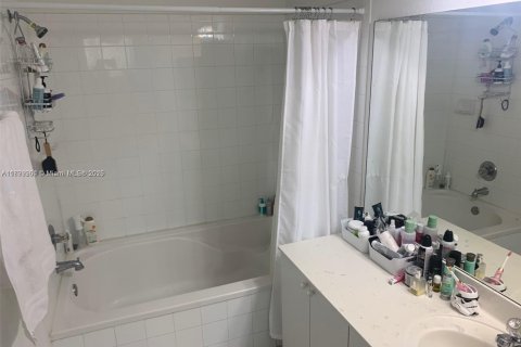 Condo in Miami, Florida, 3 bedrooms  № 1951890 - photo 14